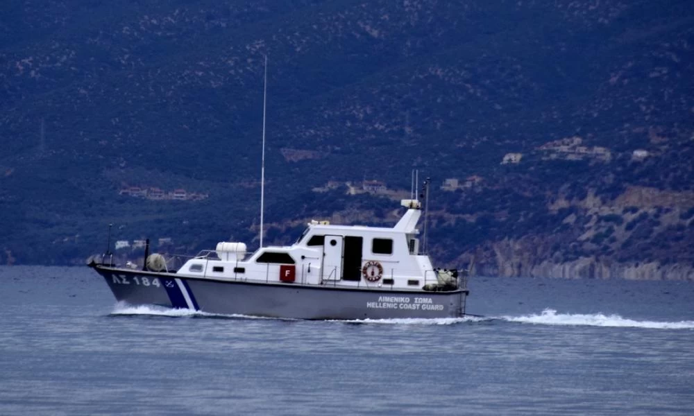 Χανιά: Μεγάλη επιχείρηση του Λιμενικού σε ιστιοφόρο με 70 μετανάστες